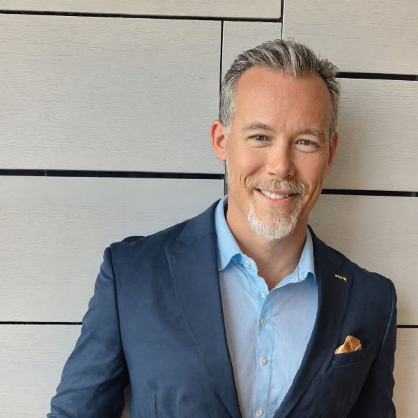 Building a Personal Brand: Showcasing Your Unique Identity